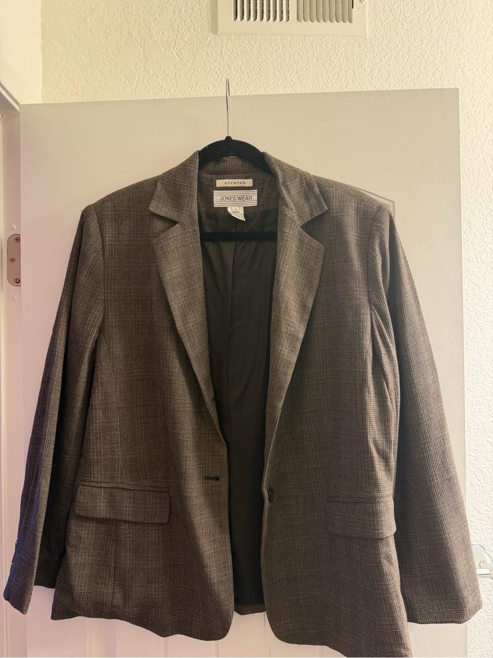Jones Wear brown plaid blazer with stretch, size 14